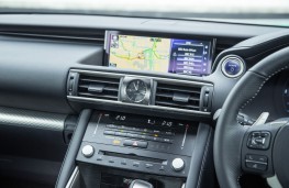 Lexus IS 300h, 2017, facia