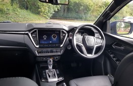Isuzu D-Max V-Cross, 2024, interior