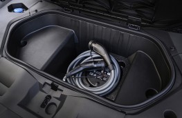 BMW iX3, 2026, cables stowed 