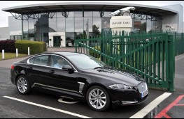Jaguar XF, side