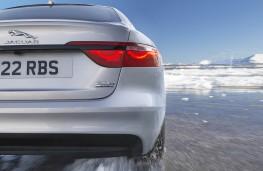 Jaguar XF AWD, badge