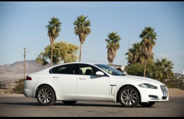 Jaguar XF, side