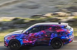 Jaguar F-Pace, side