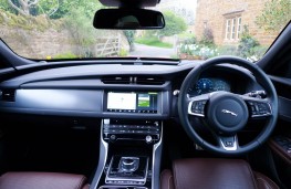 Jaguar XF, dashboard