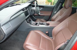 Jaguar XF, front seats