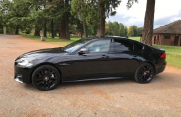 Jaguar XF R-Sport, side