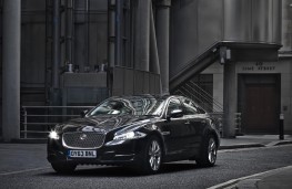 Jaguar XJ, front