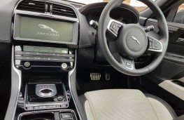 Jaguar XE R-Sport, cabin