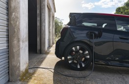MINI John Cooper Works Electric, 2024, charging