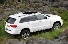 Jeep Grand Cherokee rear action