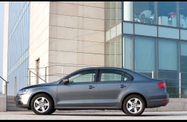 Volkswagen Jetta, side