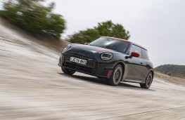 MINI John Cooper Works Electric, 2024, front