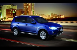 Mitsubishi Outlander Juro, side