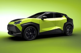 Nissan Juke EV, 2026, side