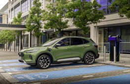 Ford Kuga PHEV, 2025, charging