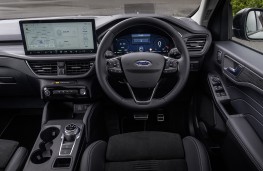 Ford Kuga PHEV, 2025, dashboard