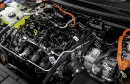 Ford Kuga PHEV, 2025, engine