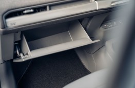 Kia EV3 GT-Line, 2024, glove box