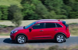 Kia Niro, side action