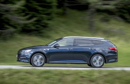 Kia Optima Sportswagon, side action