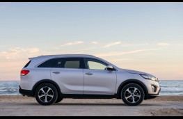 Kia Sorento, side static