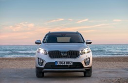 Kia Sorento, head on