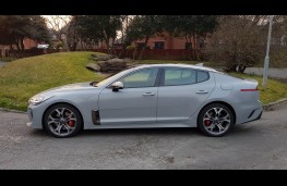 Kia Stinger 3.3 T-GDi V6 GT S, side