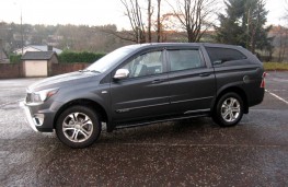 SsangYong Korando Sports EX, side, left to right