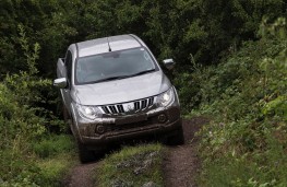 Mitsubishi L200 Double Cab, front