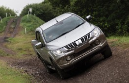 Mitsubishi L200 Double Cab, front