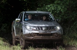 Mitsubishi L200 Double Cab, front