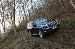 Toyota Land Cruiser, front