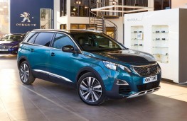 Peugeot 5008, front