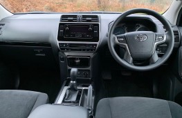 Toyota Land Cruiser, 2018, dashboard