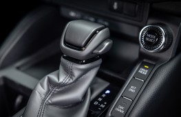 Toyota Land Cruiser, 2025, gear lever