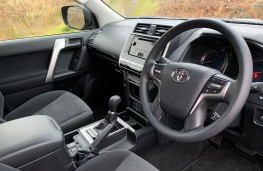 Toyota Land Cruiser, 2018, interior