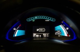 Nissan Leaf 2105, instruments