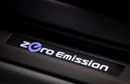 Nissan Leaf, 2018, kickplate