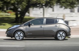 Nissan Leaf 2105, side