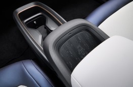 Nissan Leaf, 2025, centre console