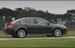 Subaru Legacy saloon, side