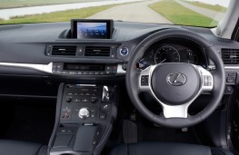 Lexus CT200h dash