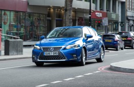 Lexus CT200h, front action 3