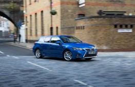 Lexus CT200h, front action 2