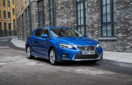Lexus CT200h, front static