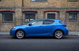 Lexus CT200h, side static