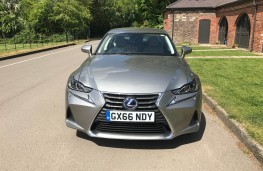Lexus IS 300h, front