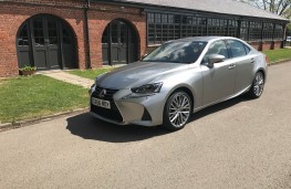 Lexus IS 300h, front