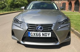 Lexus IS 300h, front