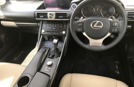 Lexus IS 300h, interior